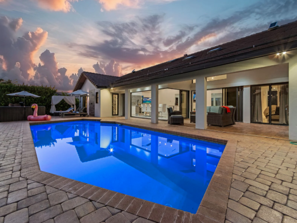 Ultimate Cape Coral Getaway - Luxury 3-Bedroom Pool Home